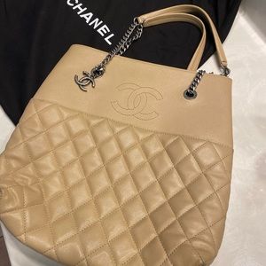 It’s a beige Chanel bag, medium size.